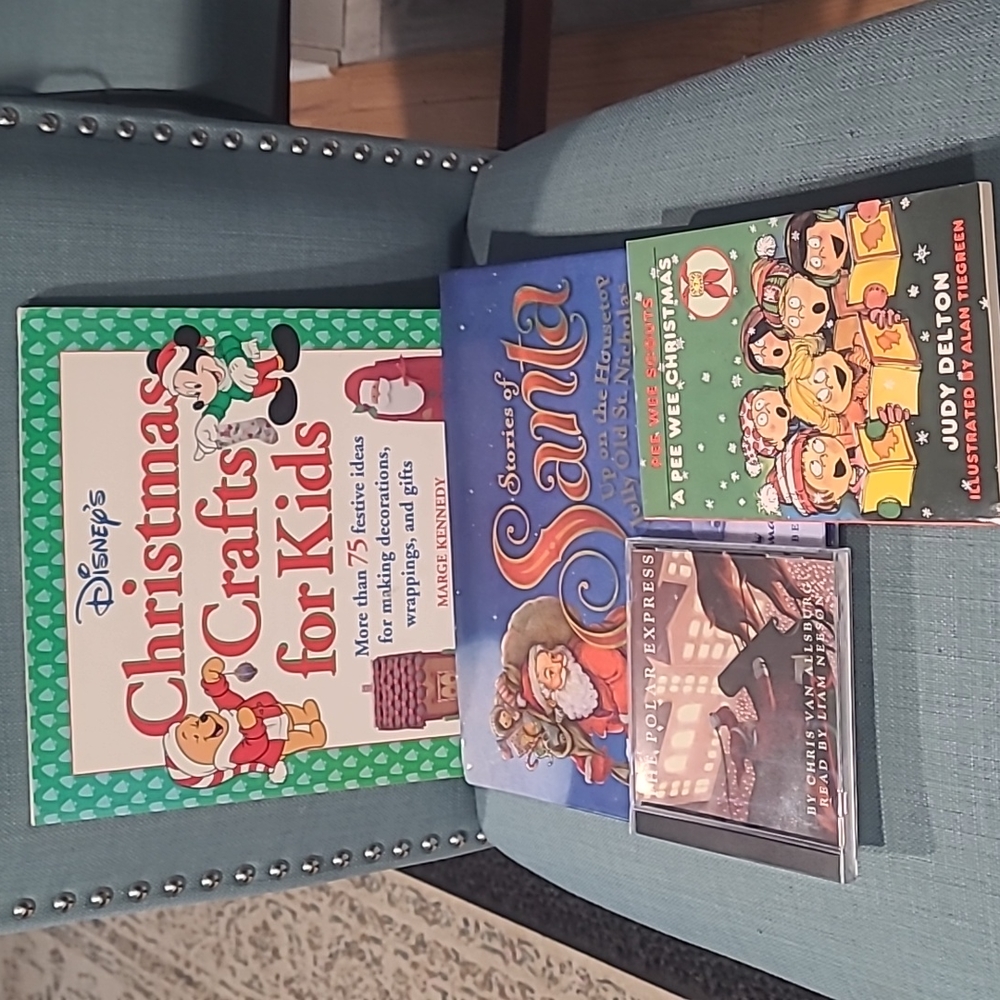 Lot of 4 Christmas Books, kids